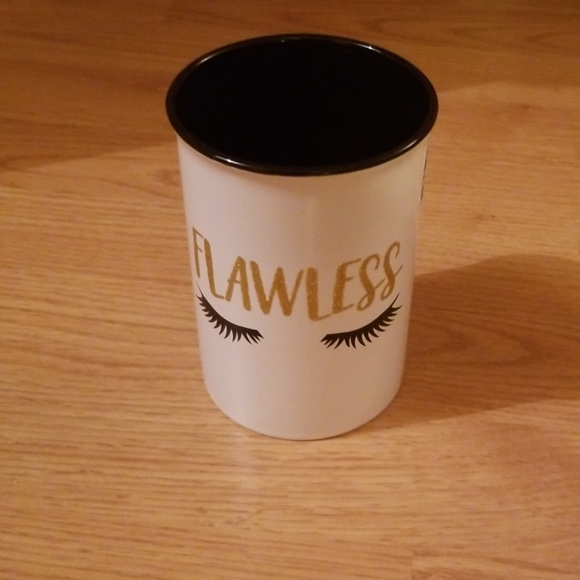 Other - 4 for $10 Flawless makeup brush holder
